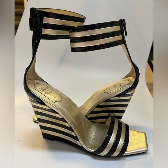 ROGER VIVIER Black Gold Stripe Patent Leather Wedge Sandals Sz 40 US 10 - Picture 14 of 16